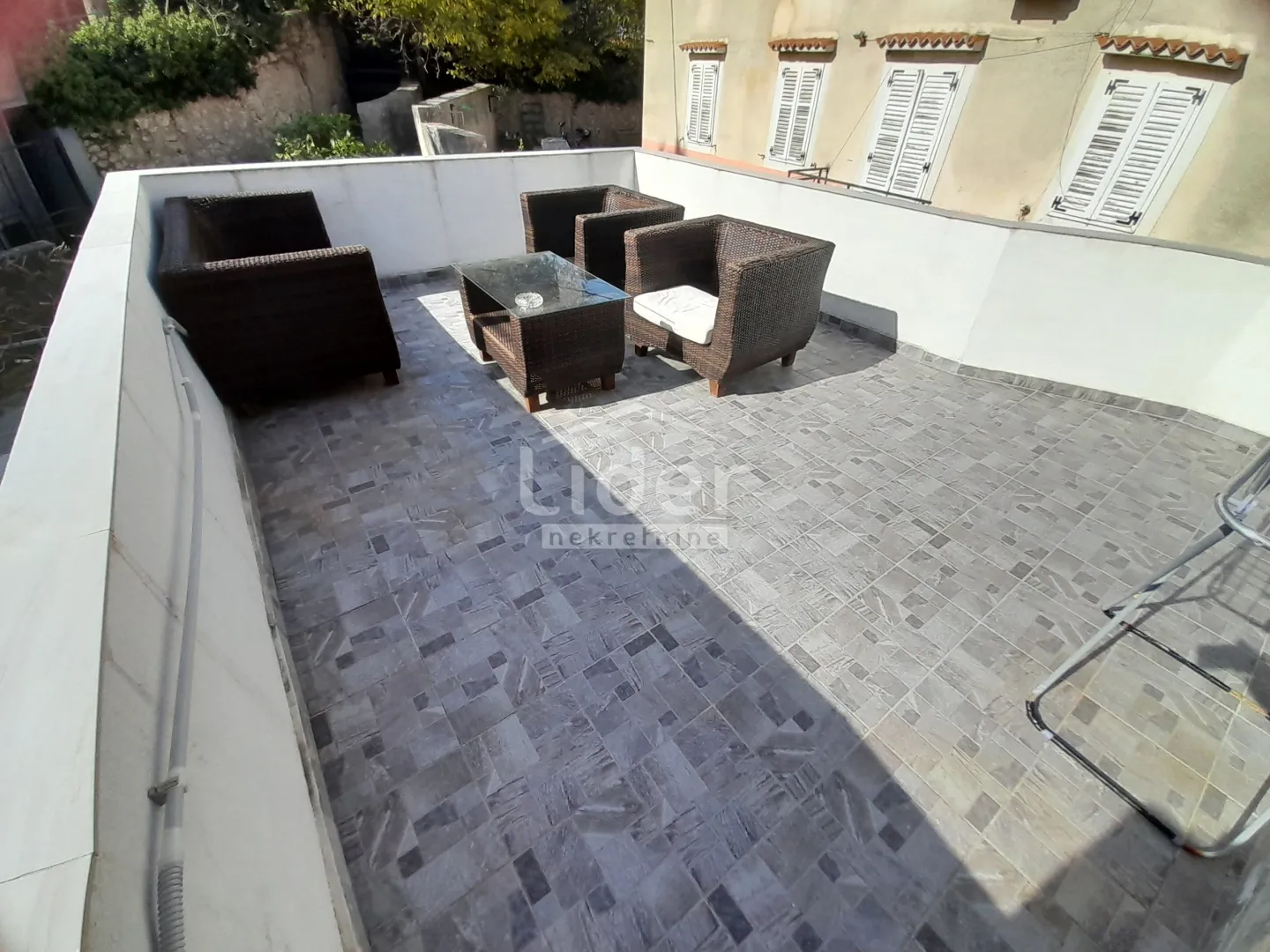 mali lošinj- stan u centru 90m2 - slika 12