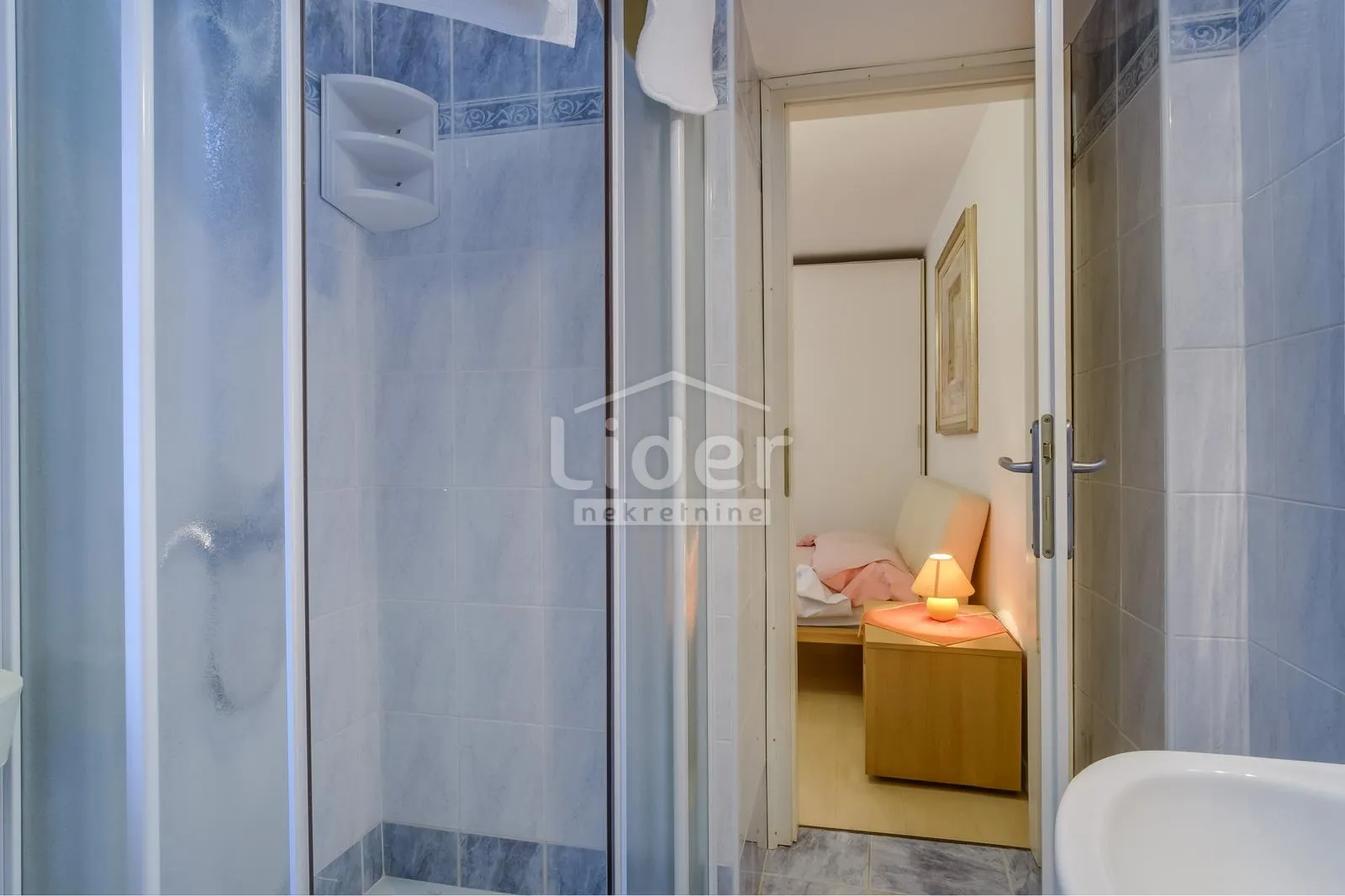 stan s pogledom na more i luku – veli lošinj - slika 9