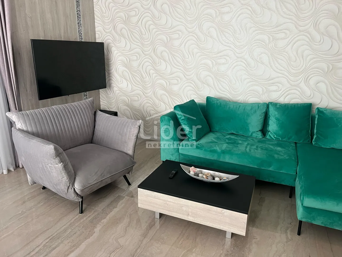 luksuzni stan s bazenom na samo 100m od mora - slika 27