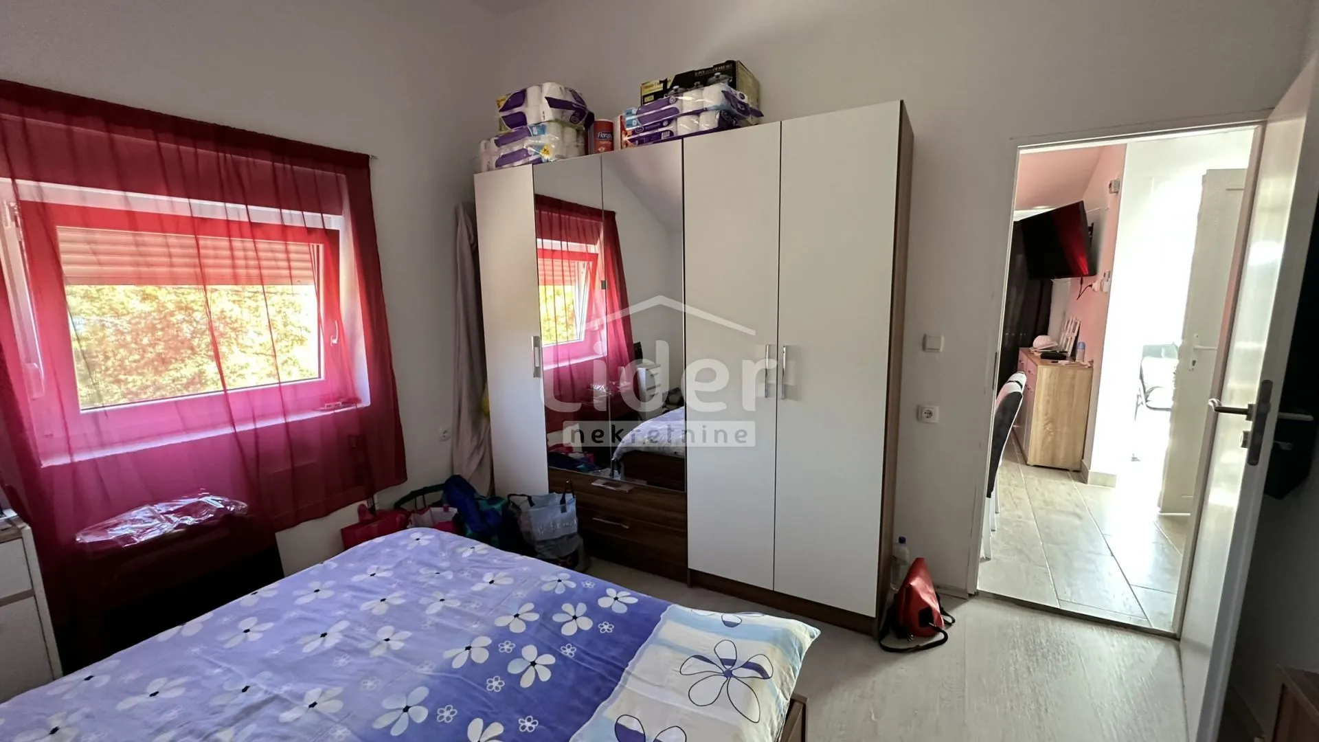 kruševo, prodajemo kuću sa 3 stana na karinskom moru - slika 10