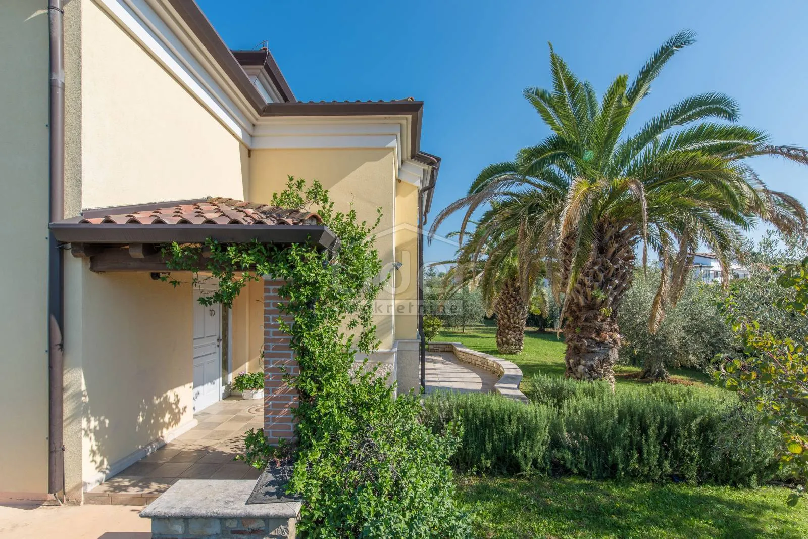 poreč-prekrasna vila na odličnoj lokaciji - slika 12