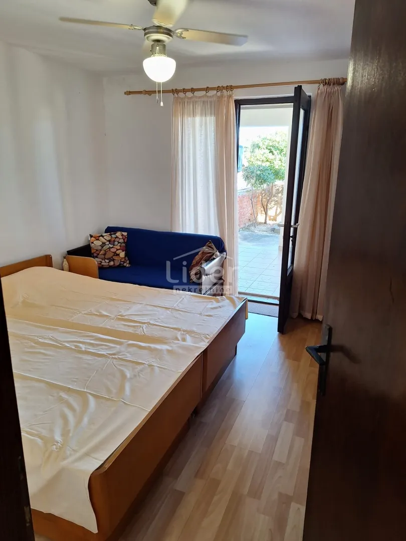 dvojna kuća u pagu, 100m2- dva apartmana, 300m od mora - slika 18