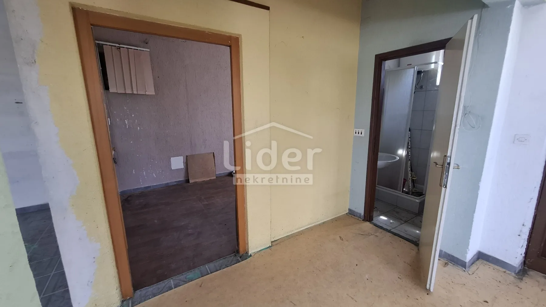 viškovo-kuća 220m2,garaža - slika 16