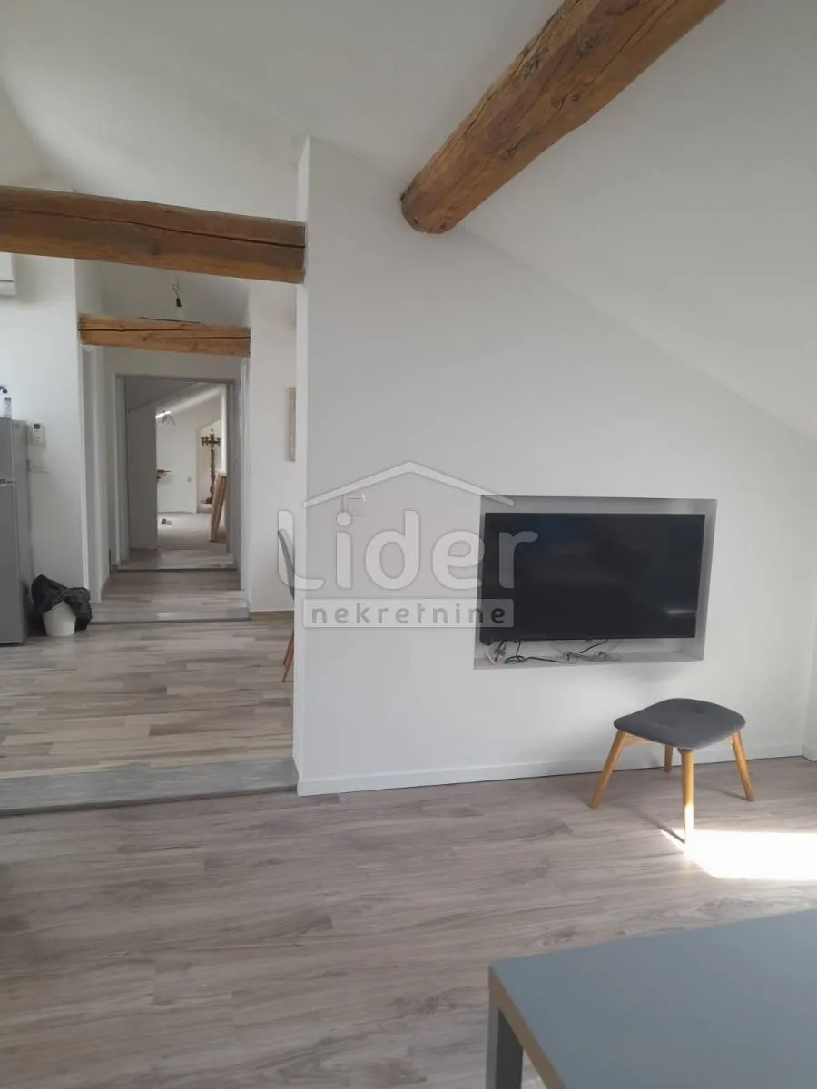 novoadaptirani stan u centru kastva 136m2 - slika 6