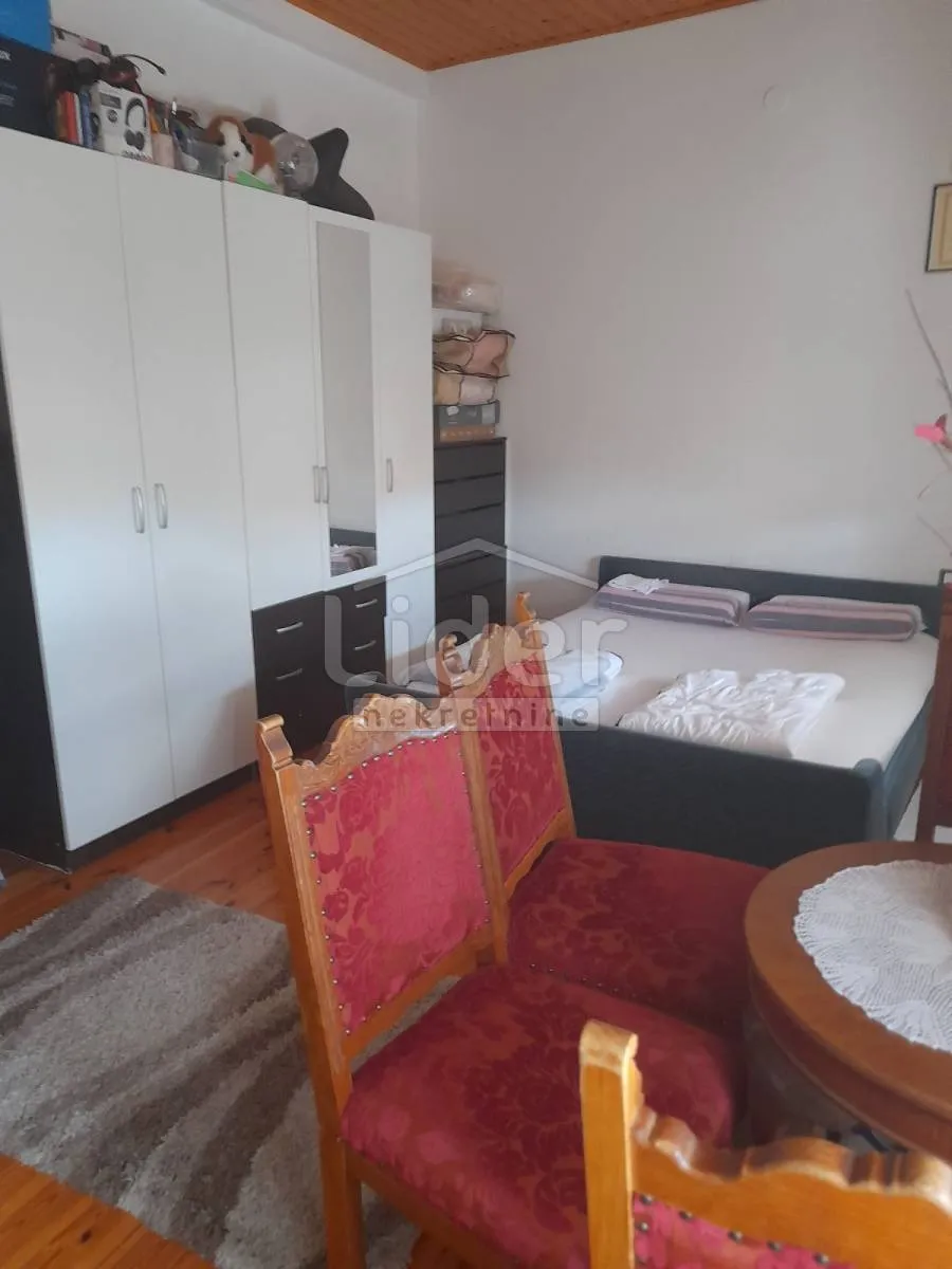 stan u centru kastva 92 m2 sa balkonom - slika 8
