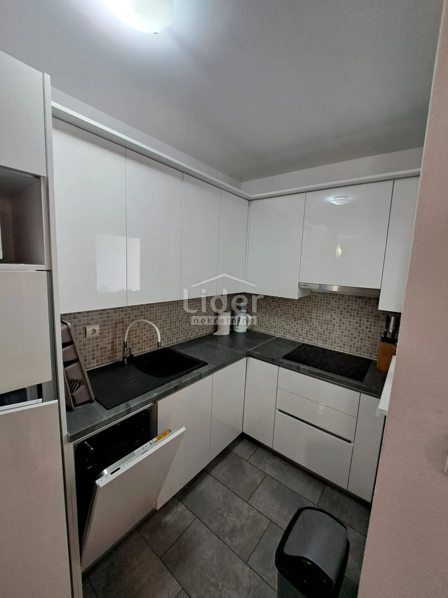 novalja stan 70m2, jacuzzi, blizina centra, škole i vrtića - slika 7