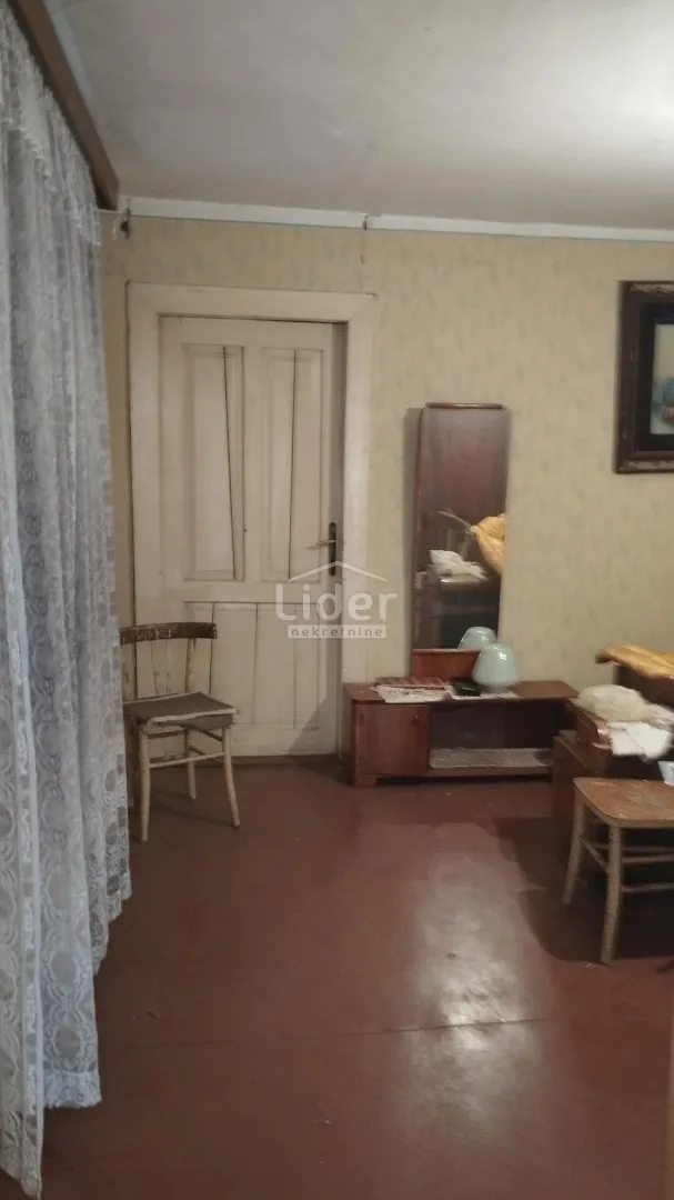 klana kuća u nizu s garažom i pomoćnom zgradom - slika 2