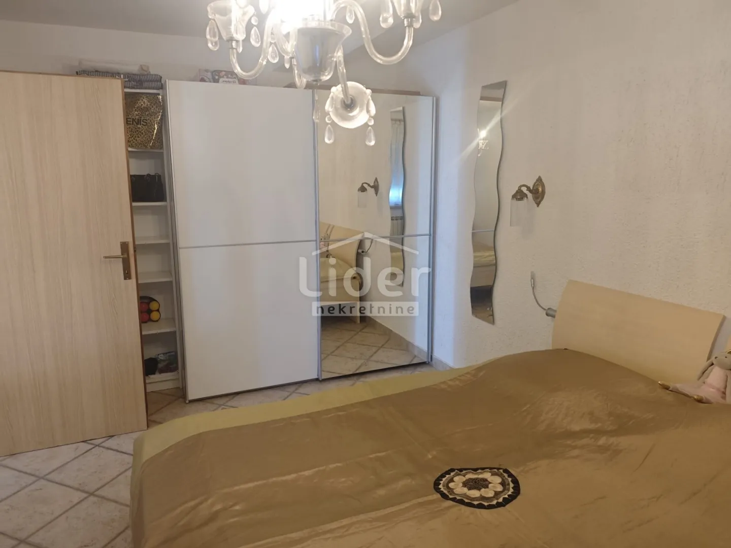 opatija- vila s predivnim pogledom i bazenom - slika 9