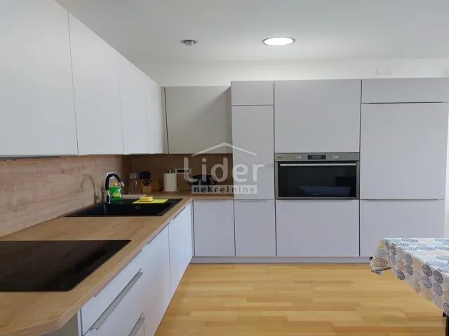 belveder-150m2,2s+db,3 balkona s pogledom na grad i more - slika 9