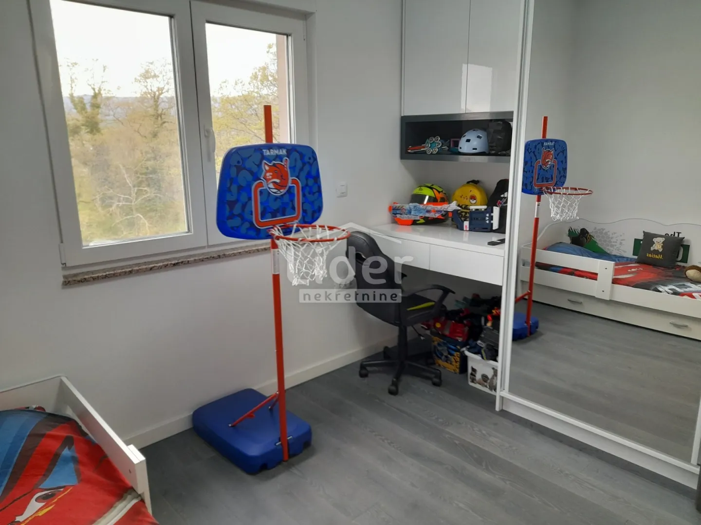 trosobni stan 97m2 s vrtom od 107m2 - slika 11