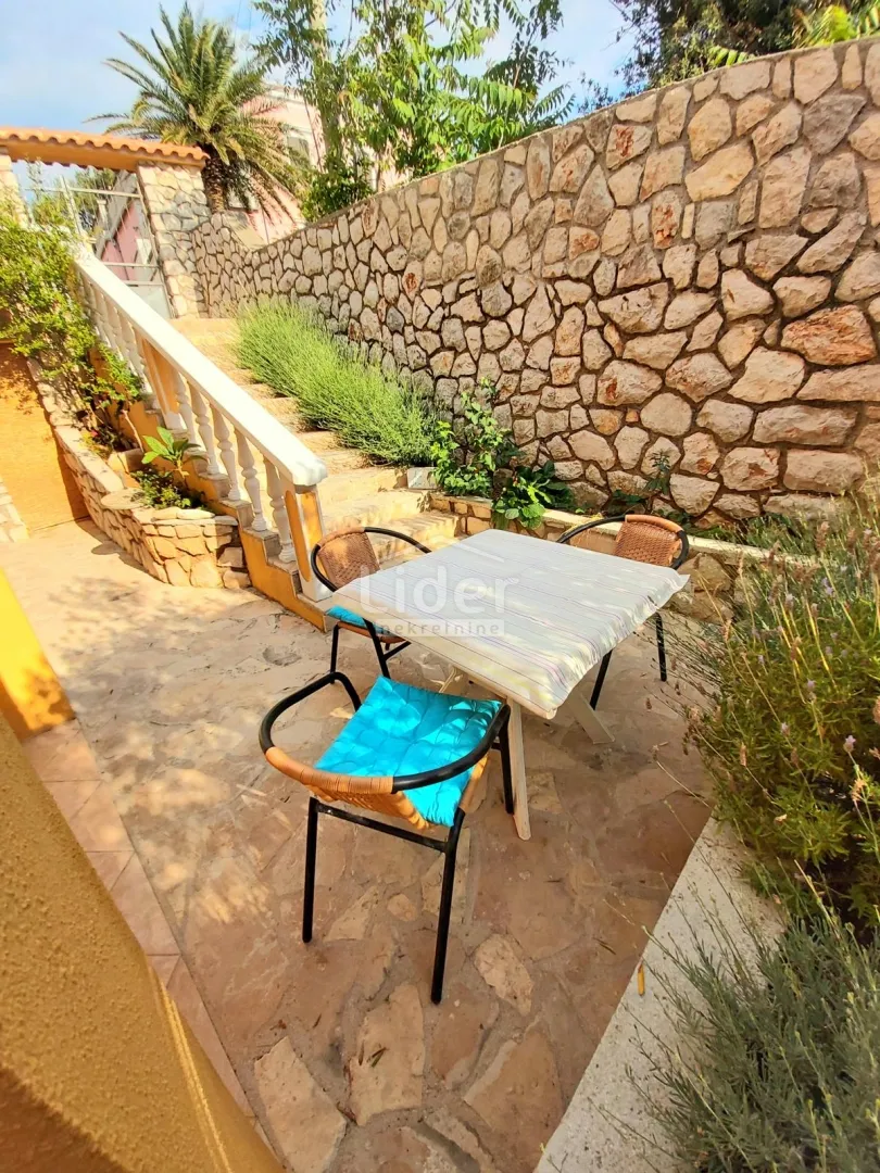 mali lošinj-samostojeća kuća s 4 apartmana - slika 5