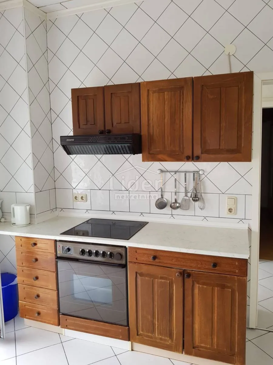 dramalj kuća s velikim potencijalom - slika 9