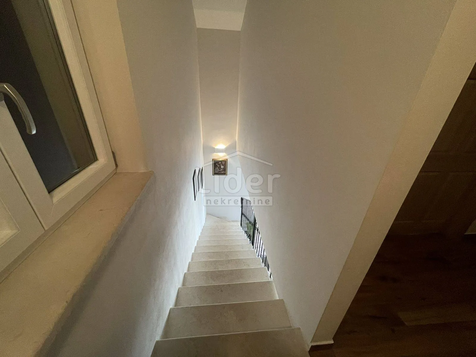 moderno-rustikalna vila s pogledom na more! - slika 22