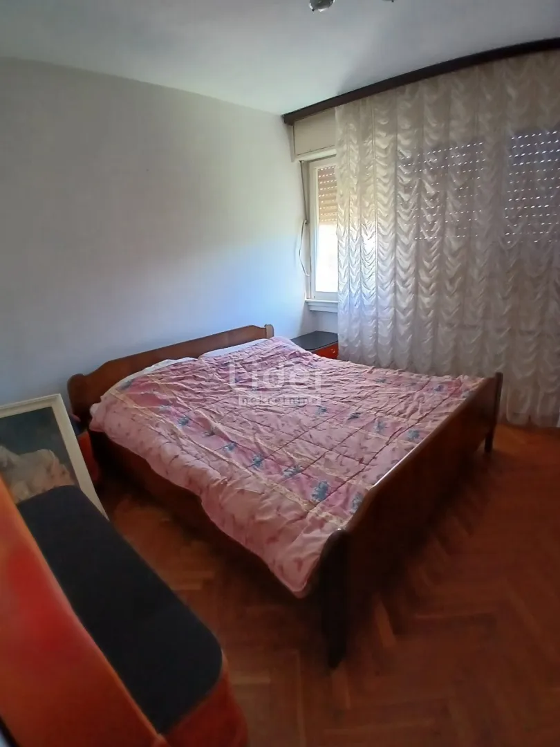 kozala, veliki stan na dobroj lokaciji - slika 13