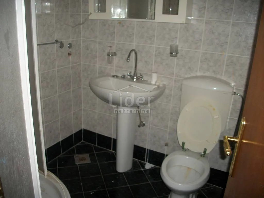 dvoetažni stan sa pogledom na more - slika 8