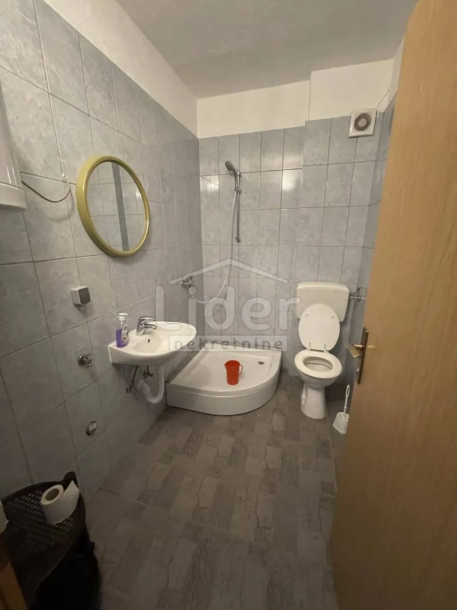 kuća sa 6 apartmana i pogledom na more - slika 7