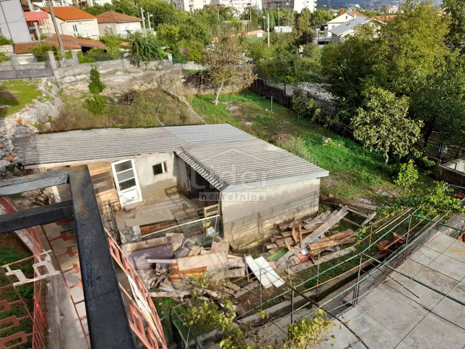kuća sa velikom okućnicom 1.800m2 - slika 2