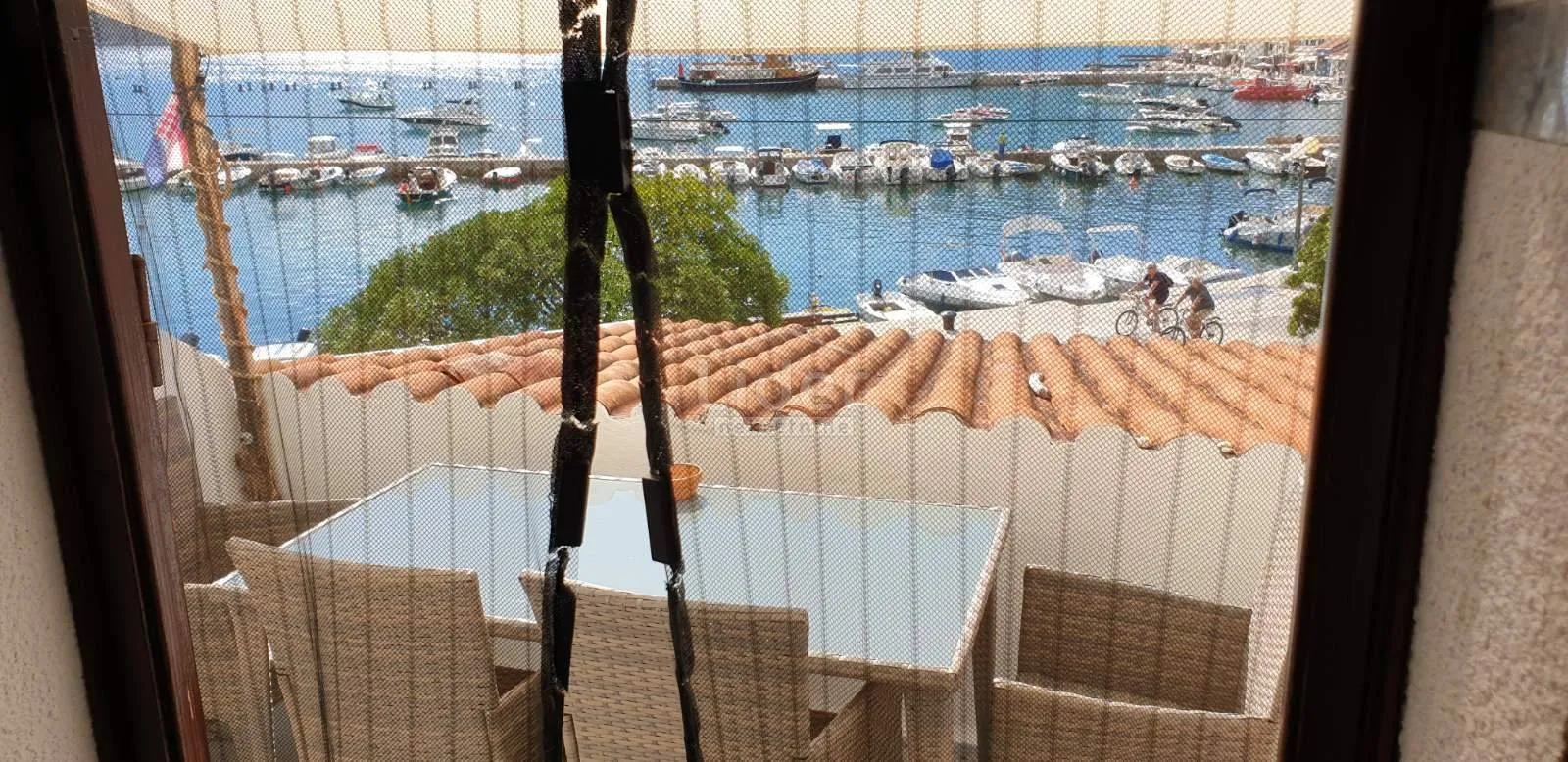 baška, 1skl.-troetažni, terasa, 1.red do mora - slika 16