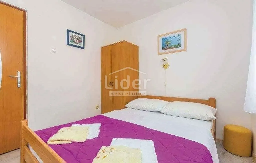 malinska odlična kuća s 5 apartmana - slika 4