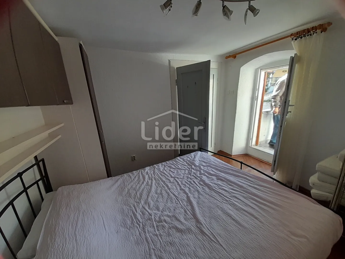 mali lošinj- stan u centru 90m2 - slika 10