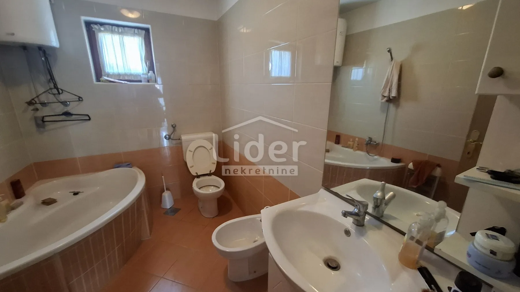 viškovo-kuća 220m2,garaža - slika 17