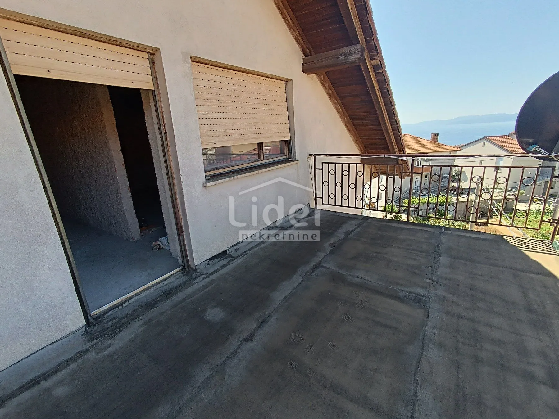 zamet kuća sa 4 stana, 1 zona, 385.000 € - slika 12