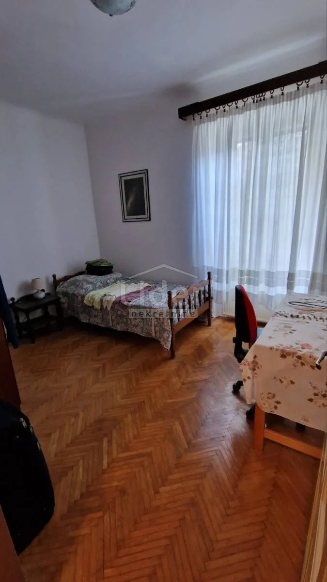 dvije samostojeće kuće u centru malog lošinja - slika 10
