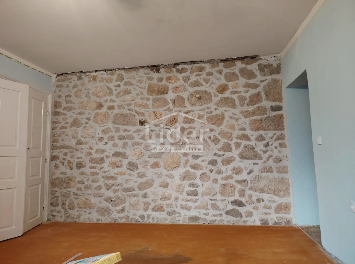 grižane dvije kamene kuće i kućica u mirnom okruženju - slika 10