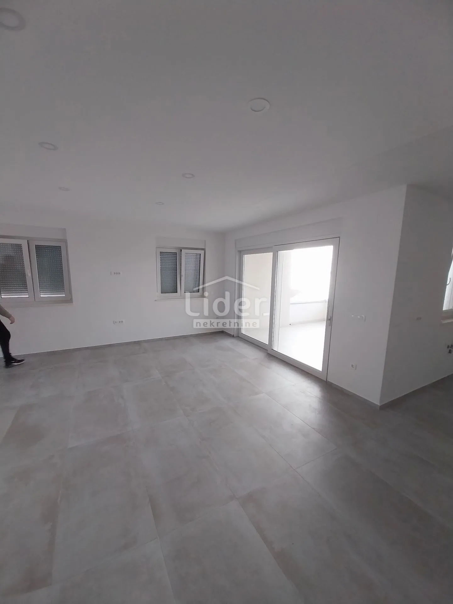 penthouse 127,14 m2, 30m od mora, predivan pogled - slika 6