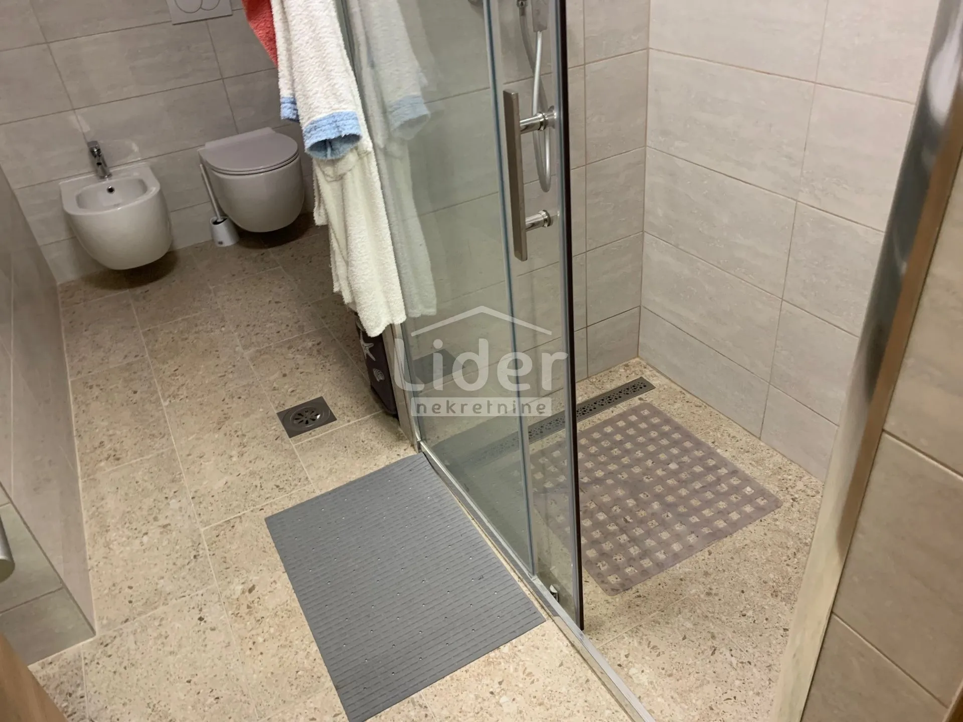 bulevard 3s+db, terasa, vrt, novoadaptiran, namješten! - slika 13