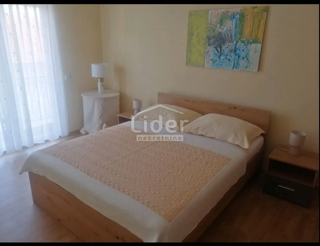kuća sa dva stana 2 km od mora - slika 8