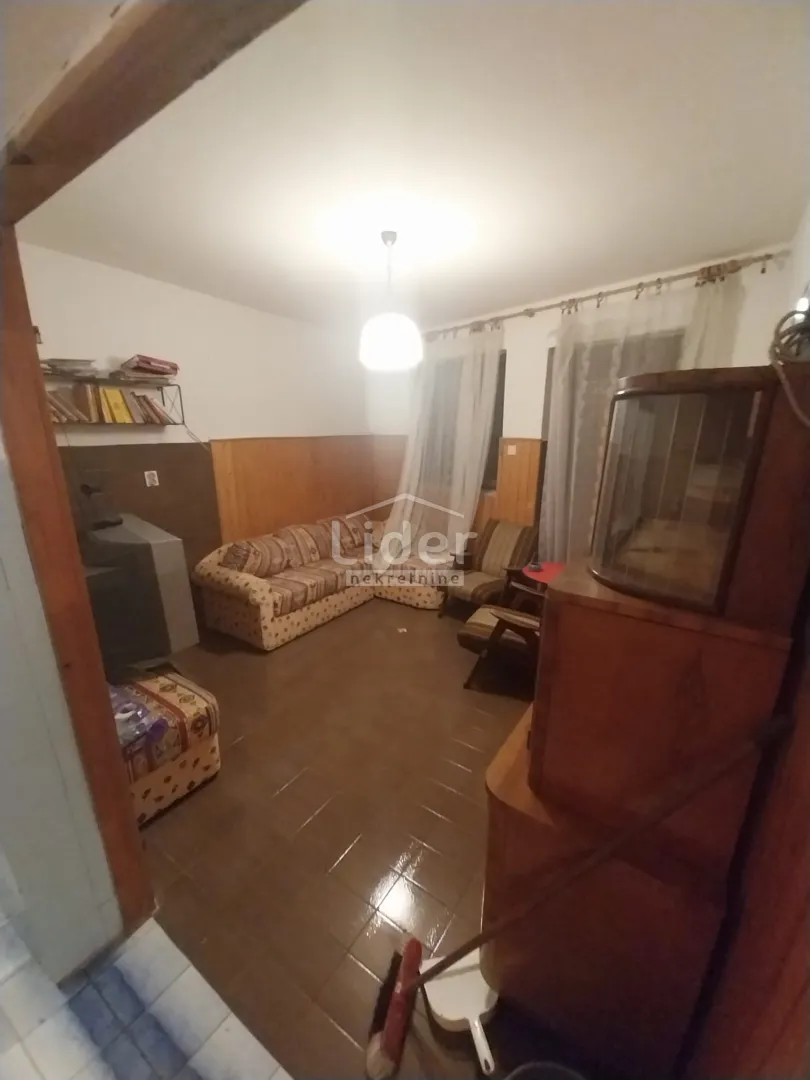 pag, centar, kuća 212 m2, 250.000 € - slika 23