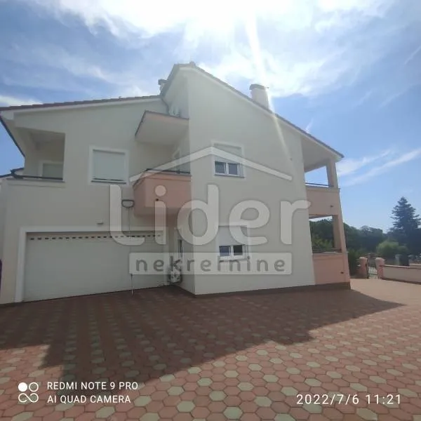 pula, predivna kuća s 6 vrhunskih apartmana - slika 7
