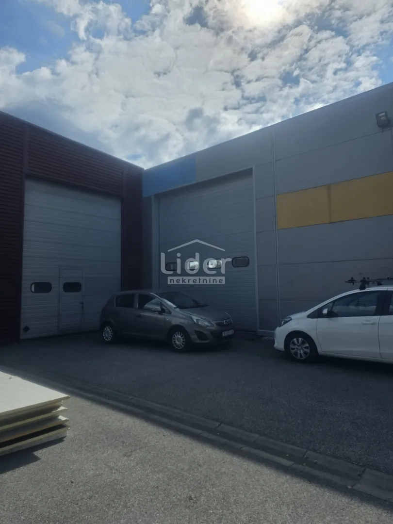 hala, 568 m2, 6.200 m2 zemljište - slika 18