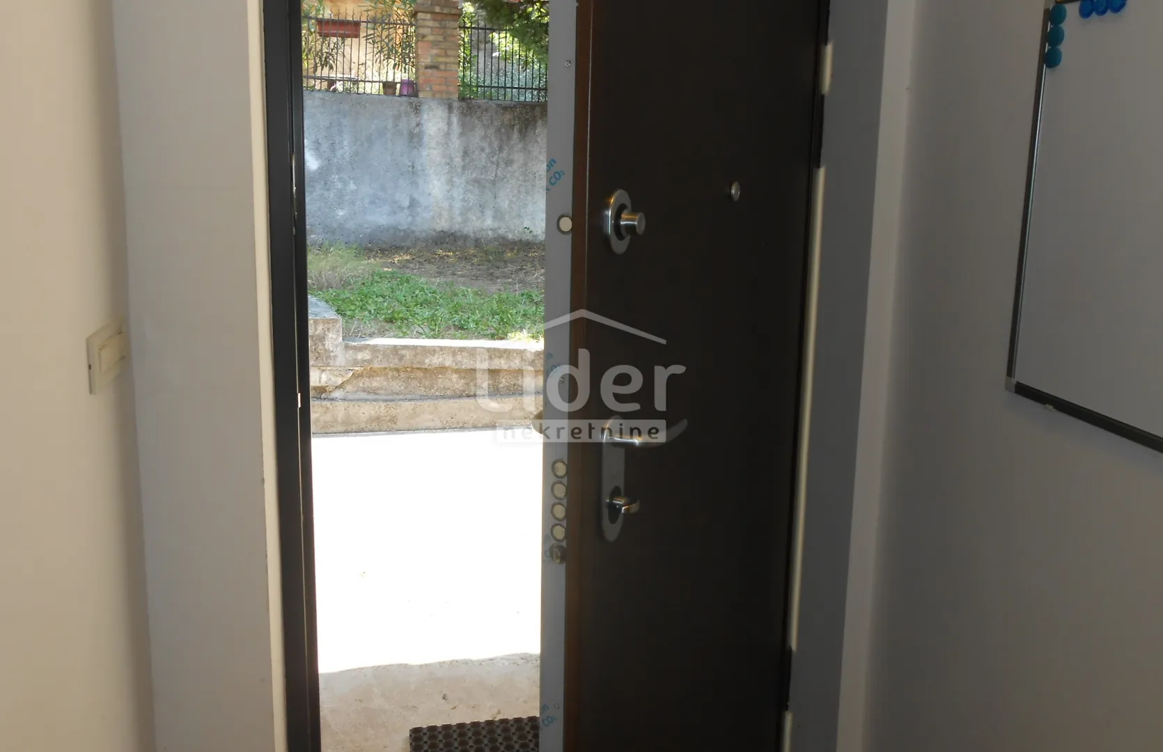 bulevard odlična kuća na traženoj lokaciji - slika 14