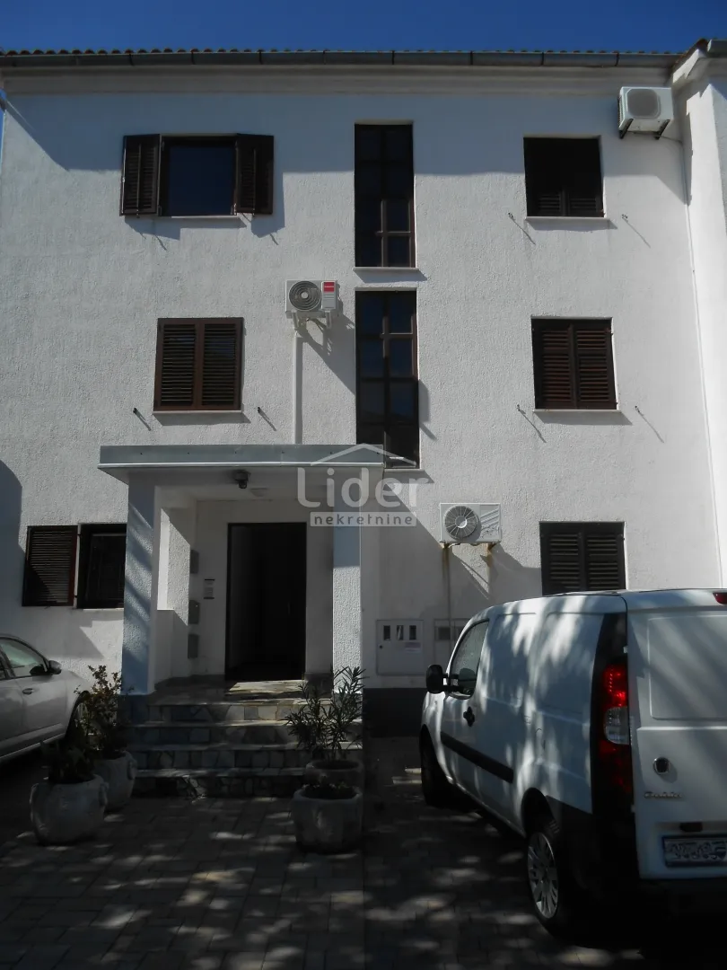 malinska apartman od 58 m2 s lođom - slika 20