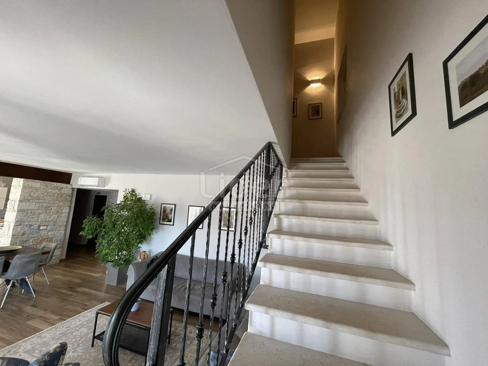 moderno-rustikalna vila s pogledom na more! - slika 14