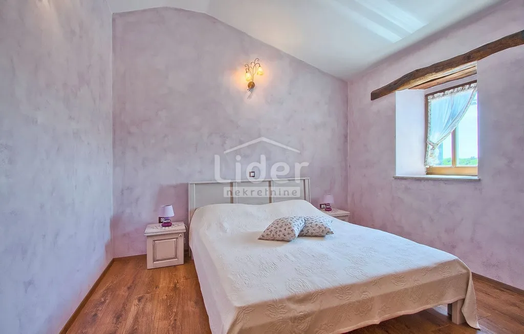 kamena vila sa bazenom i dva pomoćna objekta u okolici tinjana - slika 19