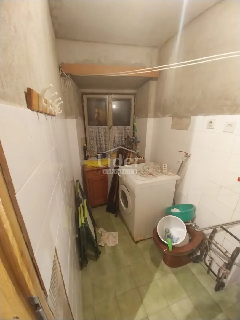 pag, centar, kuća 212 m2, 250.000 € - slika 2