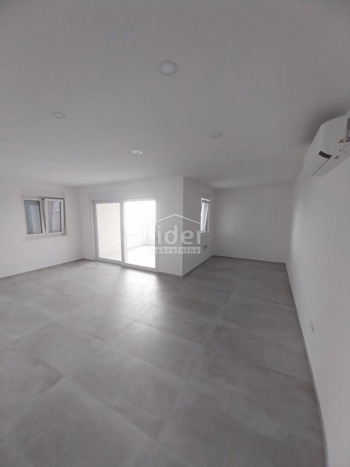 penthouse 127,14 m2, 30m od mora, predivan pogled - slika 5
