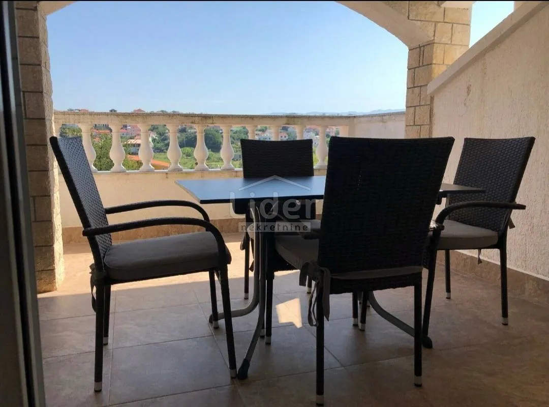 apartmanska kuća na samoj plaži u loparu - slika 2