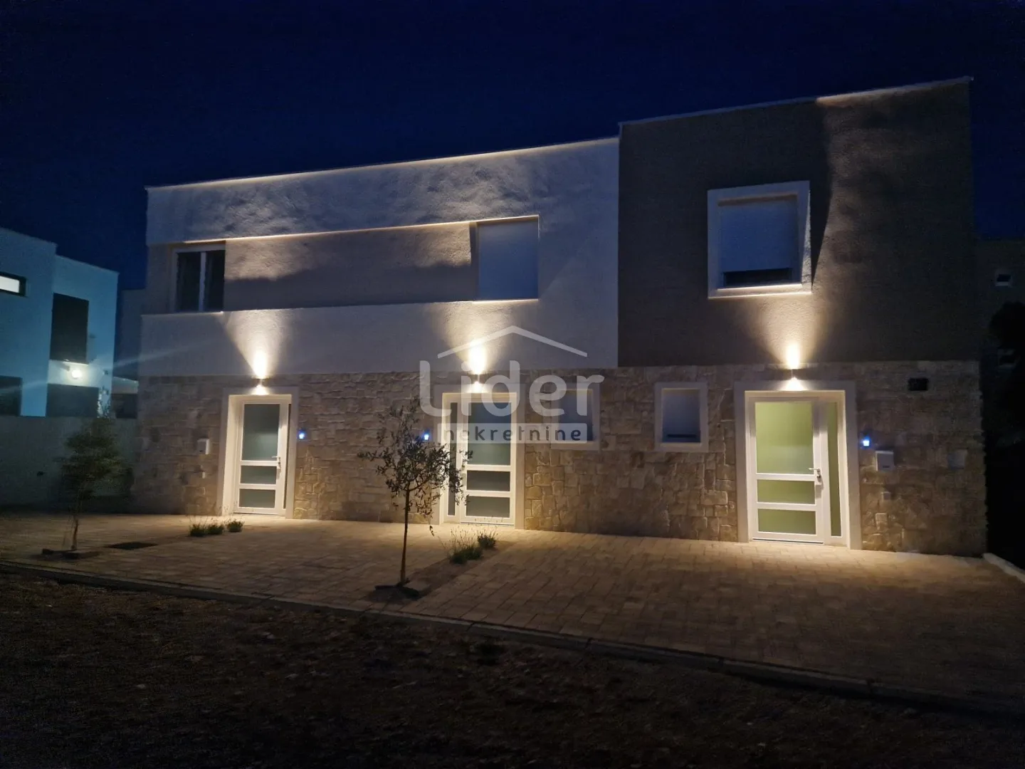 2s+db apartman, mandre- novogradnja, 200m od mora - slika 2