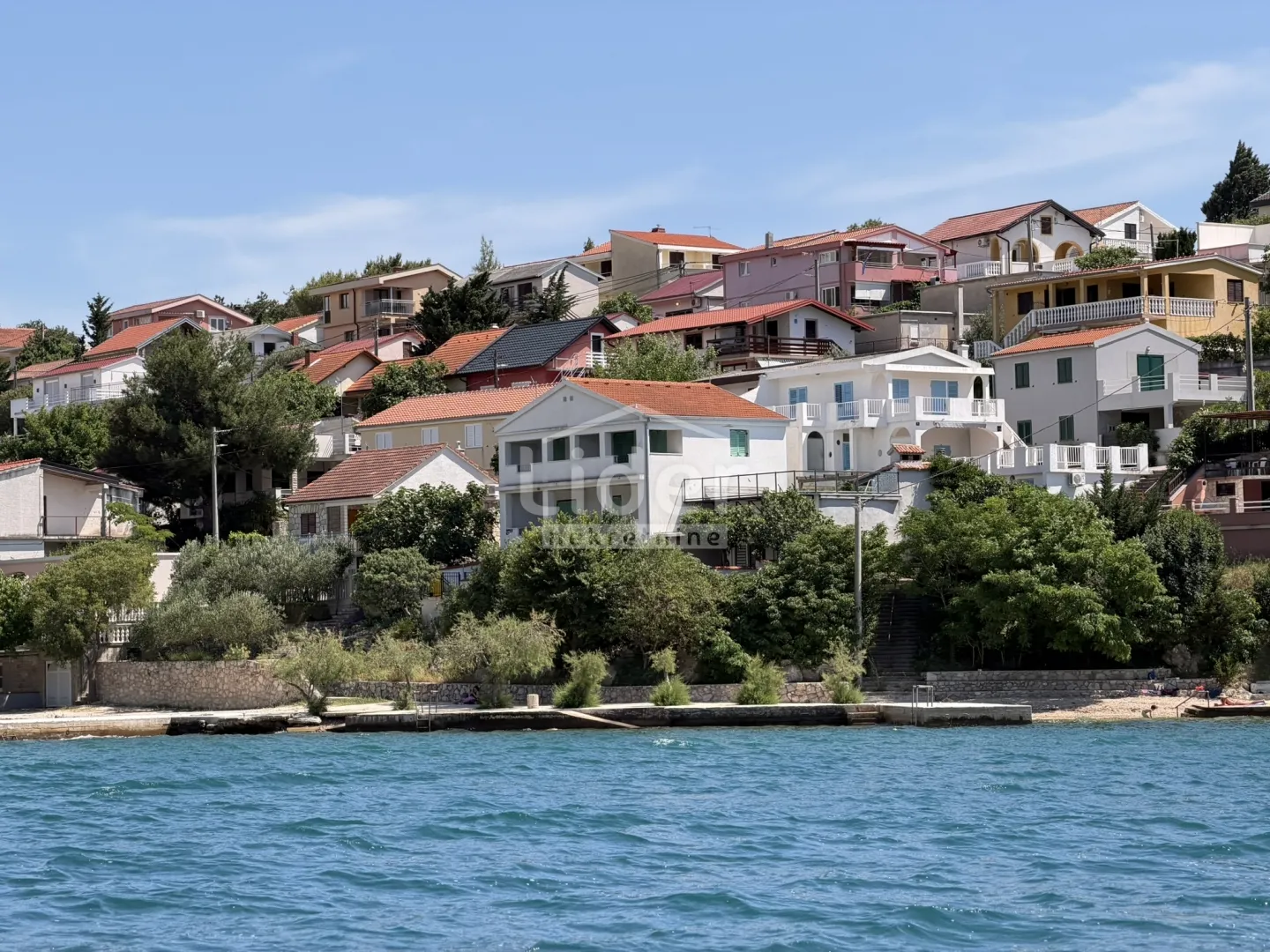 Kuću sa 3 stana na Novigradskom moru prodajemo - Kruševo, Obrovac