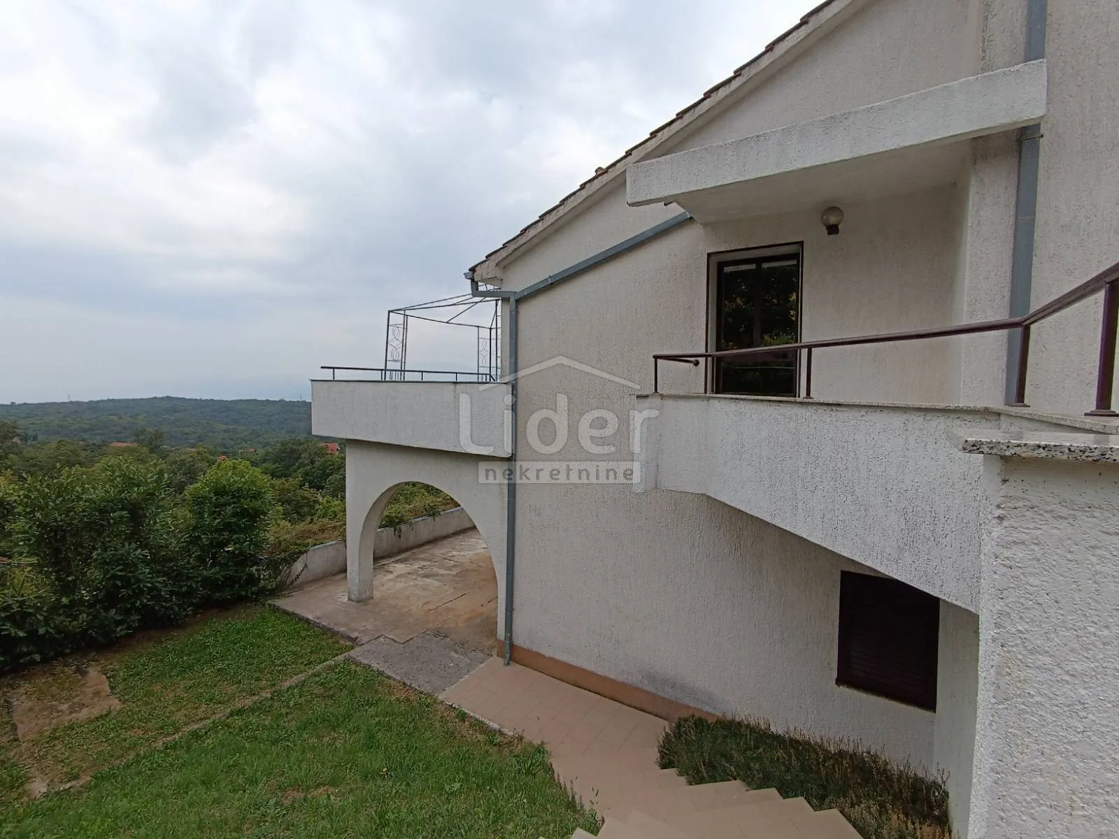 kuća s bazenom, saršoni - slika 33