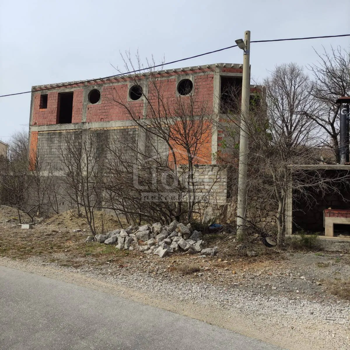 kruševo, roh-bau stambeno poslovna zgrada 300m2 - slika 1