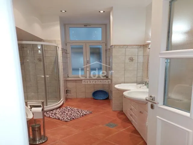 belveder-150m2,2s+db,3 balkona s pogledom na grad i more - slika 23