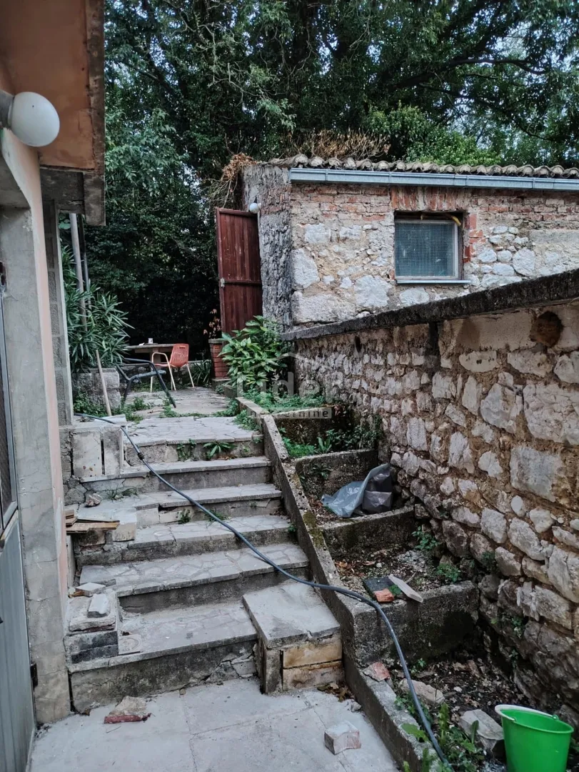 grižane dvije kamene kuće i kućica u mirnom okruženju - slika 23