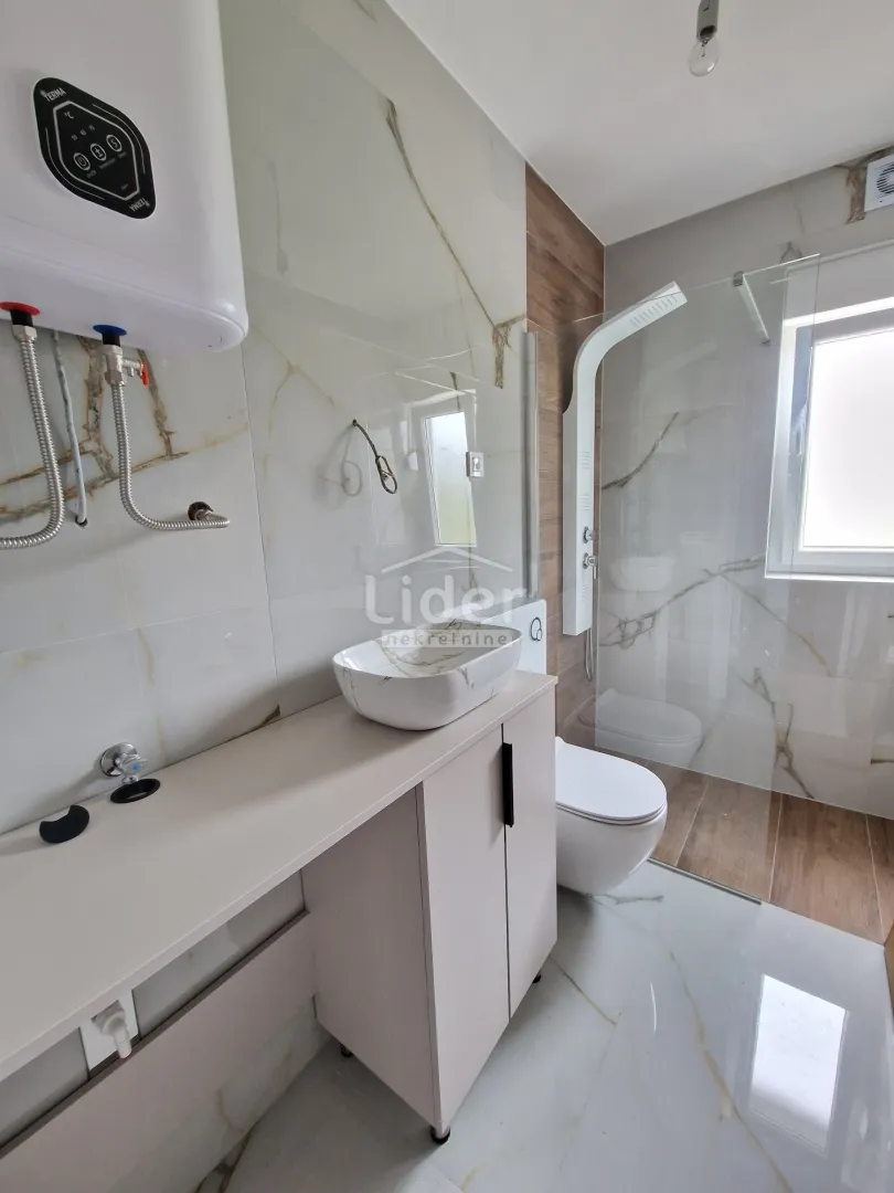 apartman u palitu sa velikom krovnom terasom - slika 2