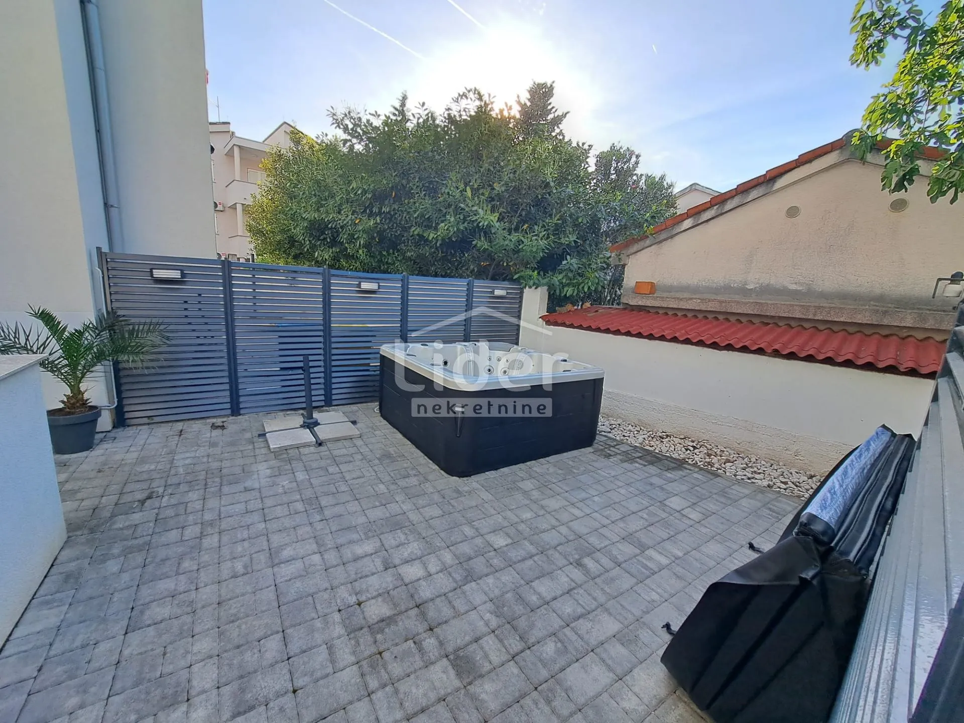 novalja stan 70m2, jacuzzi, blizina centra, škole i vrtića - slika 12