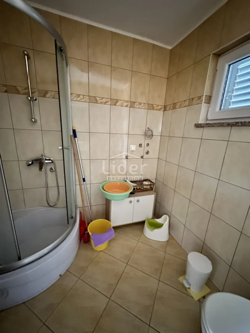 kuća sa 2 stana na samo 250m od mora - slika 11